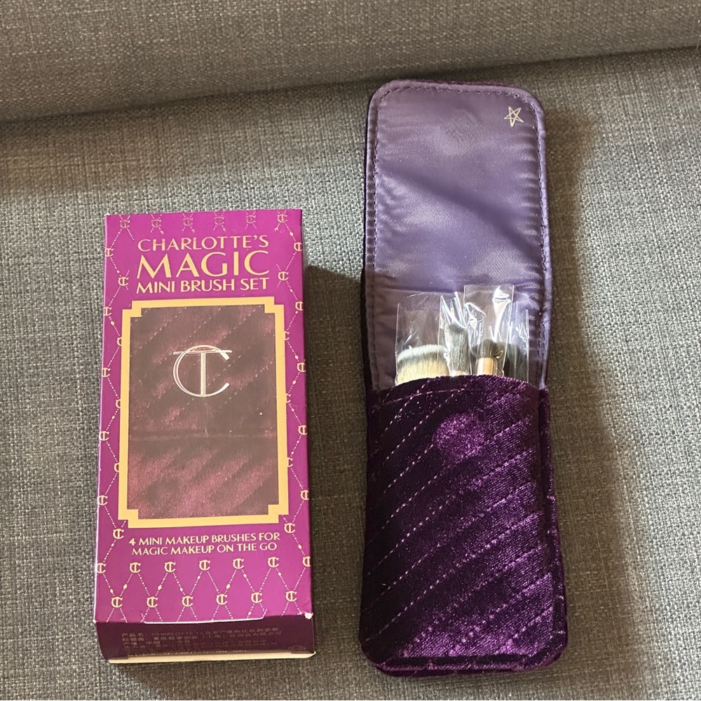 NEW IN BOX Charlotte Tilbury Magic Mini Brush Set Travel Size - Picture 3 of 4